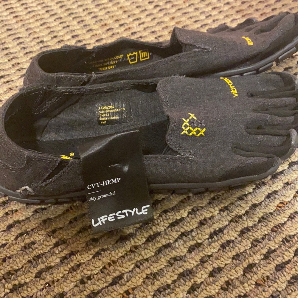 NWT and box! Vibram Hemp Five Finger Minimalist Toe Shoes
